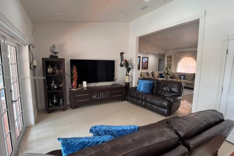 Купить виллу или дом в Майами, Флорида 4 спальни, 165.46м2, № 2047729 - фото 11