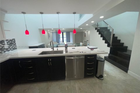Adosado en venta en Sunny Isles Beach, Florida, 4 dormitorios, 225.29 m2 № 1814396 - foto 3