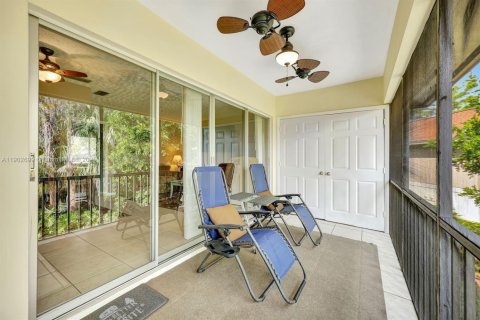 Condo in Naples, Florida, 1 bedroom № 1954520 - photo 18