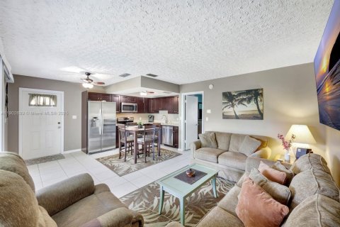 Condo in Naples, Florida, 1 bedroom № 1954520 - photo 16