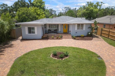 House in Tampa, Florida 3 bedrooms, 142.23 sq.m. № 1832043 - photo 1