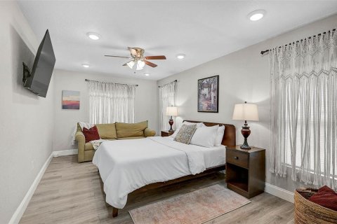 House in Tampa, Florida 3 bedrooms, 142.23 sq.m. № 1832043 - photo 21