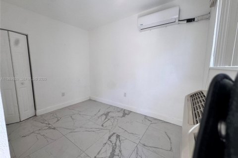 House in Miami Beach, Florida 2 bedrooms, 249.44 sq.m. № 2030382 - photo 14