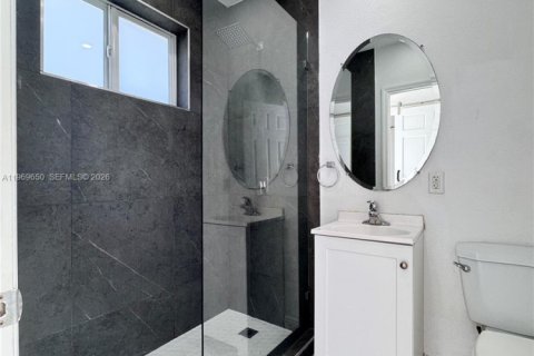 House in Miami Beach, Florida 2 bedrooms, 249.44 sq.m. № 2030382 - photo 12