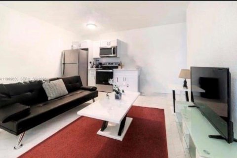 Casa en alquiler en Miami Beach, Florida, 2 dormitorios, 249.44 m2 № 2030382 - foto 4