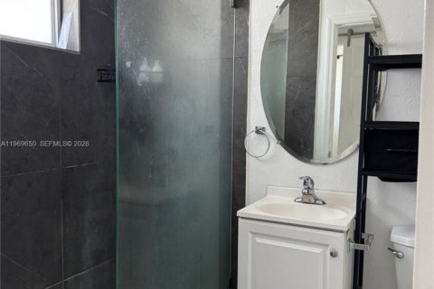 Casa en alquiler en Miami Beach, Florida, 2 dormitorios, 249.44 m2 № 2030382 - foto 5