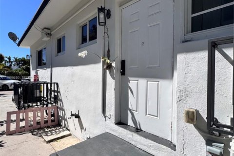 House in Miami Beach, Florida 2 bedrooms, 249.44 sq.m. № 2030382 - photo 15