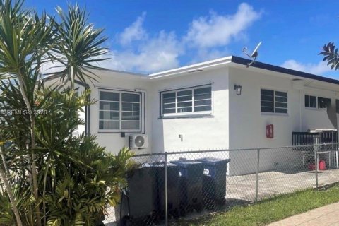 Casa en alquiler en Miami Beach, Florida, 2 dormitorios, 249.44 m2 № 2030382 - foto 7