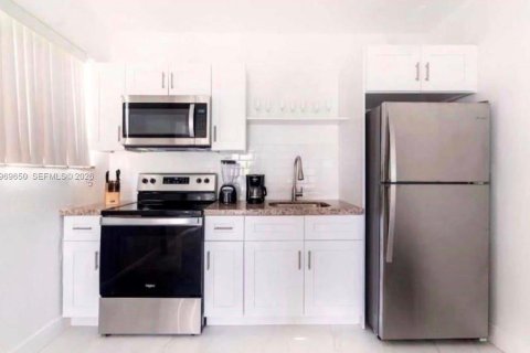 Casa en alquiler en Miami Beach, Florida, 2 dormitorios, 249.44 m2 № 2030382 - foto 3
