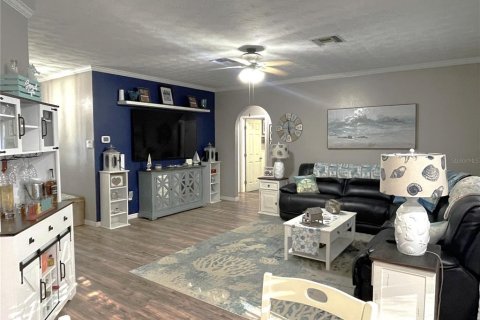 House in New Port Richey, Florida 3 bedrooms, 113.53 sq.m. № 1721231 - photo 4