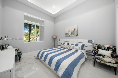 Casa en venta en Miami, Florida, 5 dormitorios, 359.07 m2 № 2056859 - foto 22