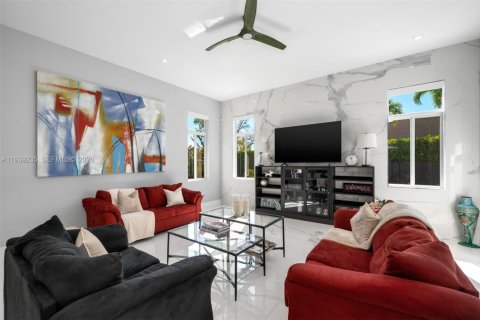 Casa en venta en Miami, Florida, 5 dormitorios, 359.07 m2 № 2056859 - foto 12