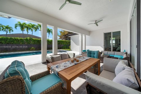 Casa en venta en Miami, Florida, 5 dormitorios, 359.07 m2 № 2056859 - foto 26