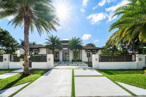 Casa en Miami, Florida 5 dormitorios, 359.07 m2 № 2056859