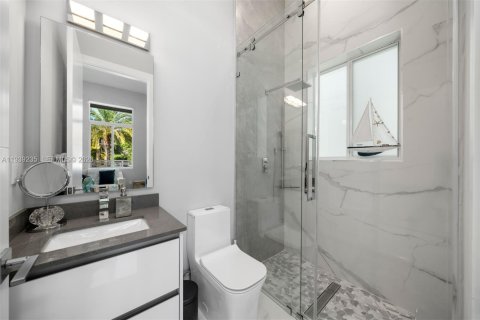 Casa en venta en Miami, Florida, 5 dormitorios, 359.07 m2 № 2056859 - foto 24