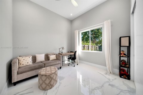Casa en venta en Miami, Florida, 5 dormitorios, 359.07 m2 № 2056859 - foto 18