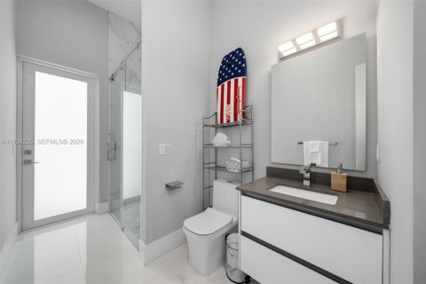 Casa en venta en Miami, Florida, 5 dormitorios, 359.07 m2 № 2056859 - foto 13