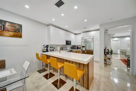 Купить таунхаус в Дорал, Флорида 3 спальни, 186.55м2, № 1969561 - фото 17