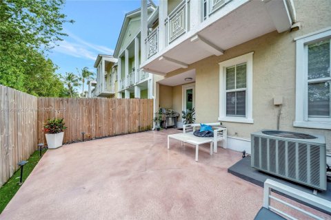 Купить таунхаус в Дорал, Флорида 3 спальни, 186.55м2, № 1969561 - фото 30