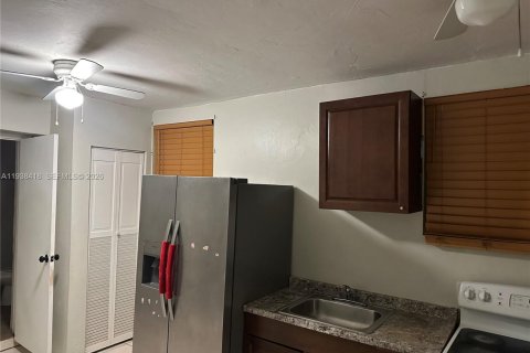 Villa ou maison à louer à Miami, Floride: 3 chambres, 106.84 m2 № 1999493 - photo 5