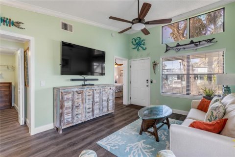 Condo in New Smyrna Beach, Florida, 2 bedrooms  № 1723814 - photo 8