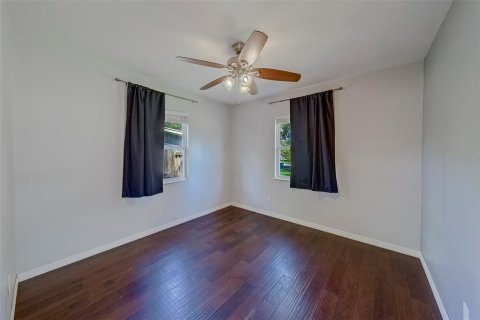 House in Saint Petersburg, Florida 3 bedrooms, 115.94 sq.m. № 1910205 - photo 28