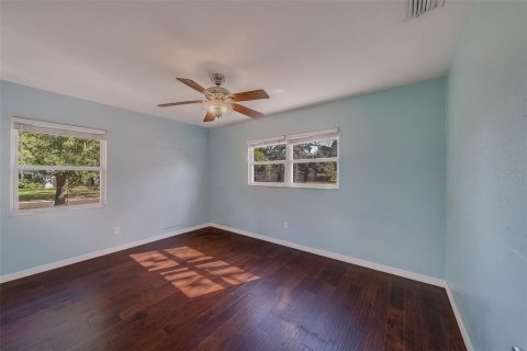 House in Saint Petersburg, Florida 3 bedrooms, 115.94 sq.m. № 1910205 - photo 25