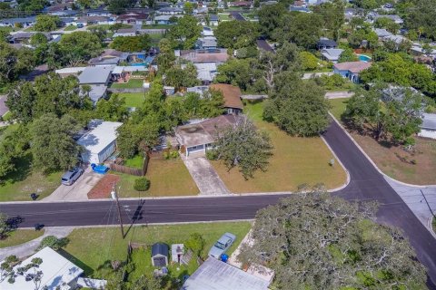 House in Saint Petersburg, Florida 3 bedrooms, 115.94 sq.m. № 1910205 - photo 2