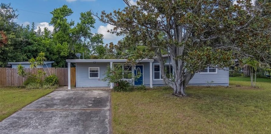 House in Saint Petersburg, Florida 3 bedrooms, 115.94 sq.m. № 1910205