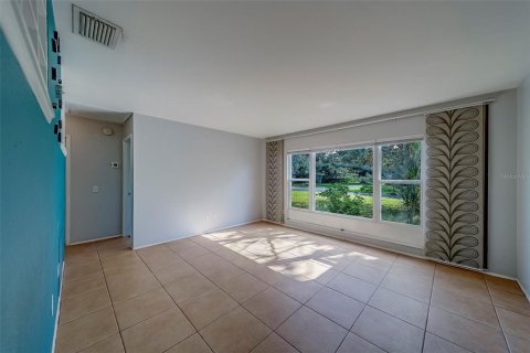 House in Saint Petersburg, Florida 3 bedrooms, 115.94 sq.m. № 1910205 - photo 13