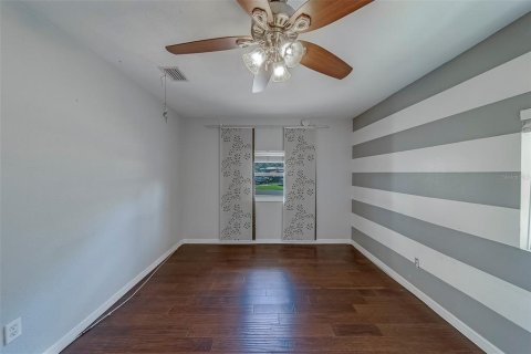 House in Saint Petersburg, Florida 3 bedrooms, 115.94 sq.m. № 1910205 - photo 19