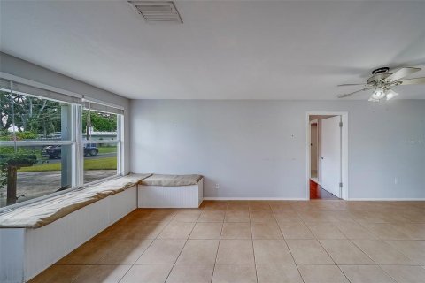 House in Saint Petersburg, Florida 3 bedrooms, 115.94 sq.m. № 1910205 - photo 7