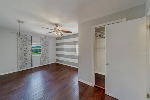 House in Saint Petersburg, Florida 3 bedrooms, 115.94 sq.m. № 1910205 - photo 18