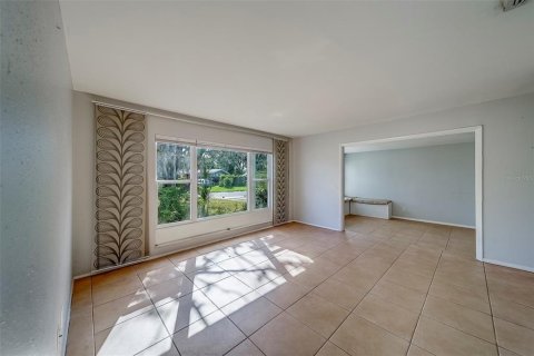 House in Saint Petersburg, Florida 3 bedrooms, 115.94 sq.m. № 1910205 - photo 15