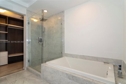 Condo in Miami, Florida, 3 bedrooms  № 2054114 - photo 27