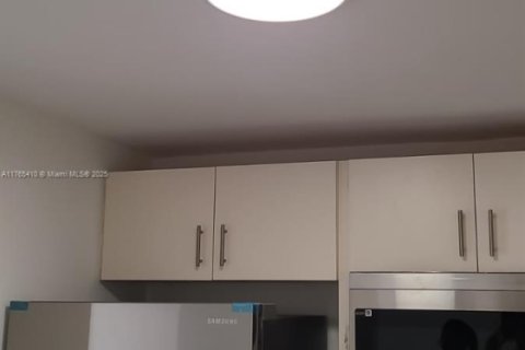 Снять в аренду кондоминиум в Уэст-Палм-Бич, Флорида 1 спальня, 52.95м2, № 1578014 - фото 4