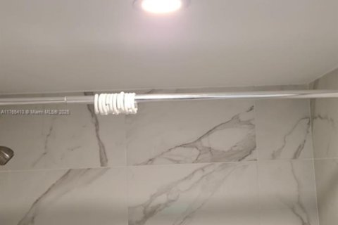 Снять в аренду кондоминиум в Уэст-Палм-Бич, Флорида 1 спальня, 52.95м2, № 1578014 - фото 11