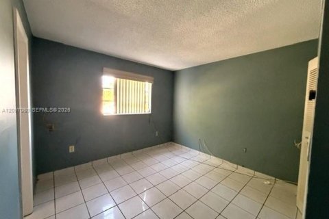 Condo in Miami, Florida, 2 bedrooms  № 2391947 - photo 5