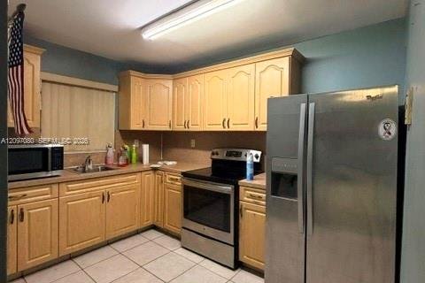 Condo in Miami, Florida, 2 bedrooms № 2391947