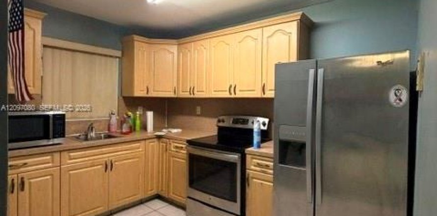 Condo in Miami, Florida, 2 bedrooms  № 2391947