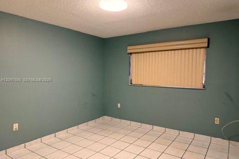 Condo in Miami, Florida, 2 bedrooms  № 2391947 - photo 6