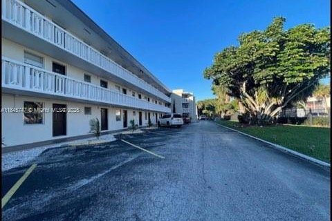 Copropriété à louer à Miami, Floride: 1 chambre, 76.64 m2 № 1849224 - photo 12