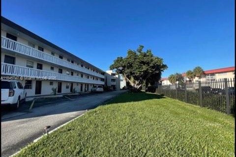 Copropriété à louer à Miami, Floride: 1 chambre, 76.64 m2 № 1849224 - photo 11