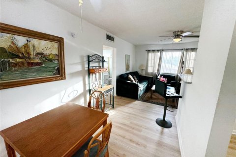 Condo in Pompano Beach, Florida, 2 bedrooms № 2244546 - photo 15