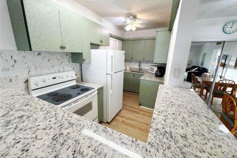 Condo in Pompano Beach, Florida, 2 bedrooms № 2244546 - photo 6