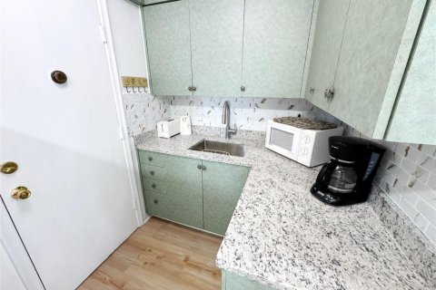 Condo in Pompano Beach, Florida, 2 bedrooms № 2244546 - photo 4