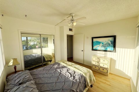 Condo in Pompano Beach, Florida, 2 bedrooms № 2244546 - photo 18