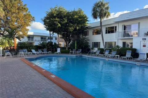 Condo in Pompano Beach, Florida, 2 bedrooms № 2244546 - photo 29