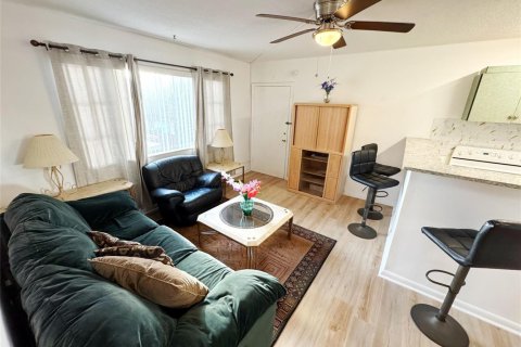 Condo in Pompano Beach, Florida, 2 bedrooms № 2244546 - photo 12