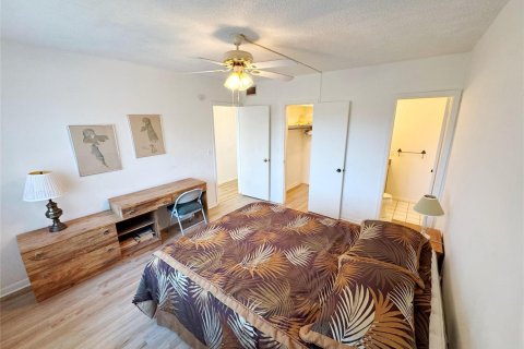 Condo in Pompano Beach, Florida, 2 bedrooms № 2244546 - photo 23